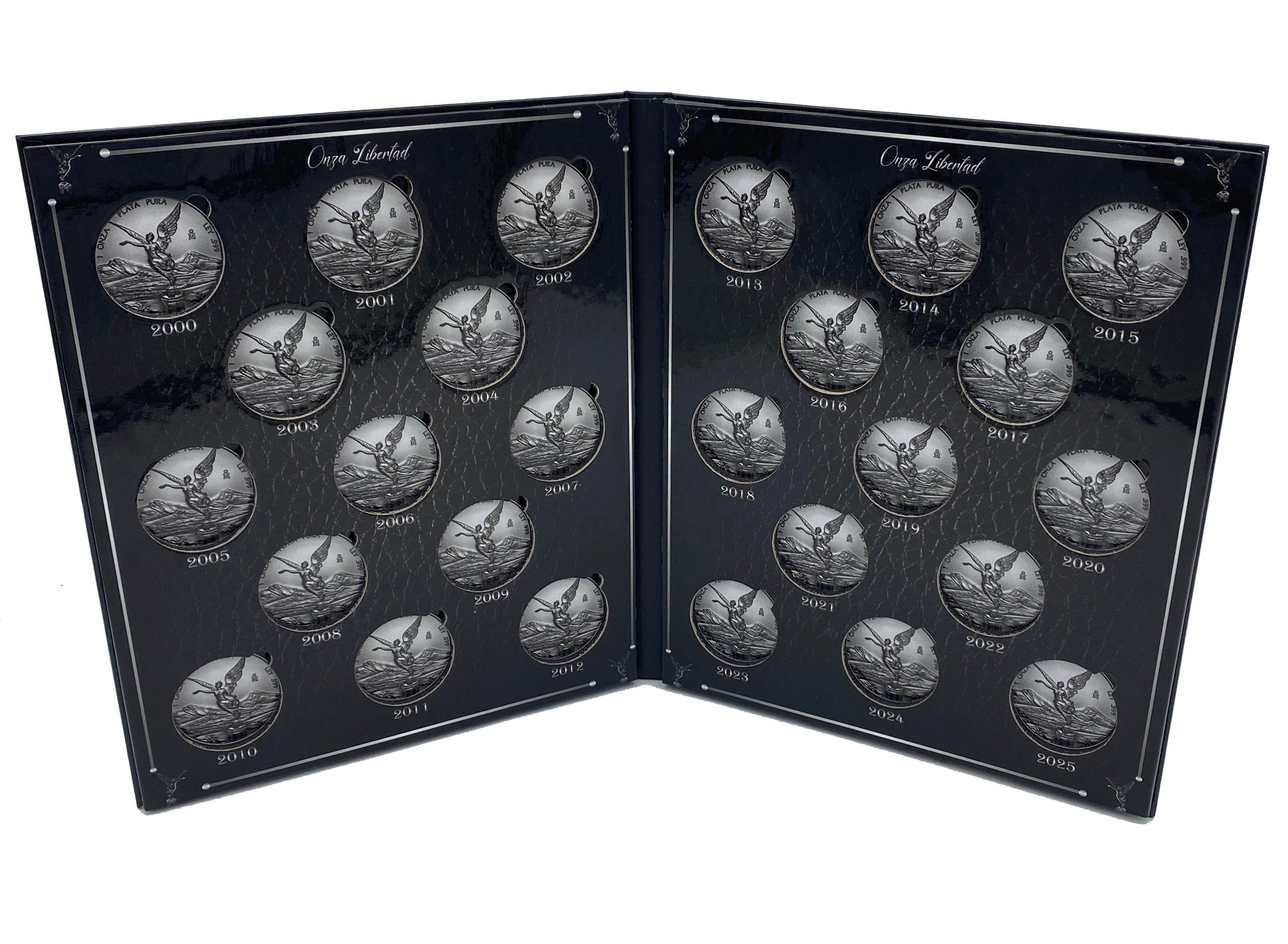 Coleccionador numismático rígido para monedas de plata Libertad 1 oz, capacidad para 26 cápsulas de 40 mm no incluidas. Incluye funda guarda polvo, impresión con imagen de monedas por año (2000-2025), y materiales libres de ácidos para proteger tus monedas Coleccionador numismático rígido para monedas de plata Libertad 1 oz, capacidad para 26 cápsulas de 40 mm no incluidas. Incluye funda guarda polvo, impresión con imagen de monedas por año (2000-2025), y materiales libres de ácidos para proteger tus monedas